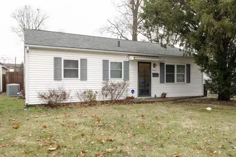 11 Ryan Dr, Bloomington, IL 61701