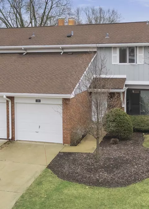 1262 Borough Ct, Wheaton, IL 60189