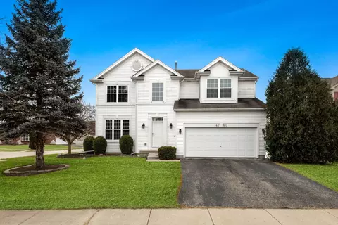 4760 Highwood Ln, Lake In The Hills, IL 60156