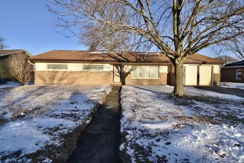 105 S Sunrise St, Roanoke, IL 61561