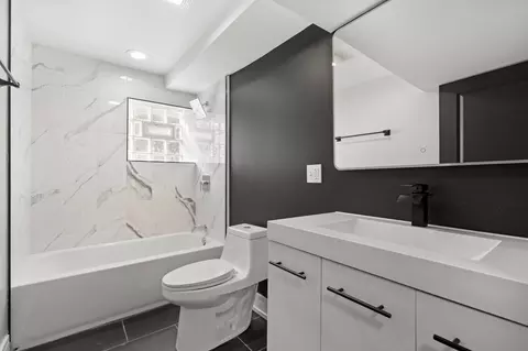 Bath - 215 E 69th Pl, Chicago, IL 60637 photo 4 of 4