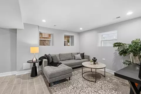 Living - 215 E 69th Pl, Chicago, IL 60637 photo 4 of 4