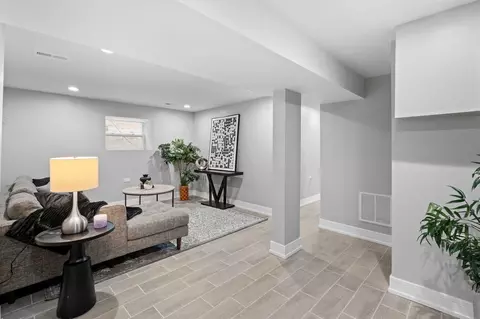 Entry Way - 215 E 69th Pl, Chicago, IL 60637 photo 3 of 3