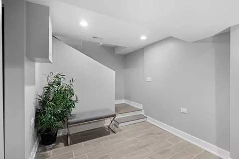 Entry Way - 215 E 69th Pl, Chicago, IL 60637 photo 2 of 3
