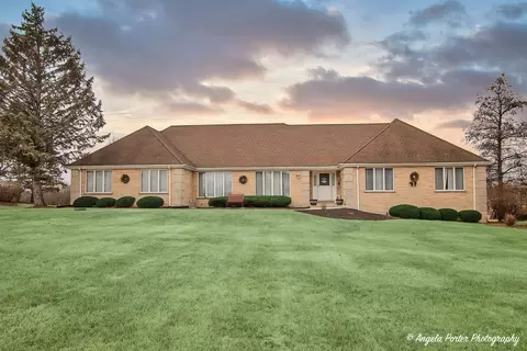 25158 N Ivy Ln, Hawthorn Woods, IL 60047