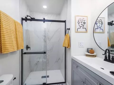 Bath - 813 Southgate Dr, Davis, IL 61019 photo 1 of 2