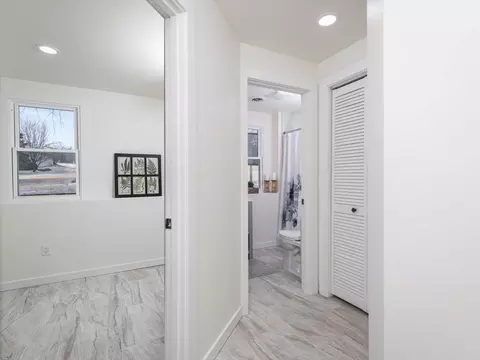 Entry Way - 813 Southgate Dr, Davis, IL 61019 photo 3 of 3