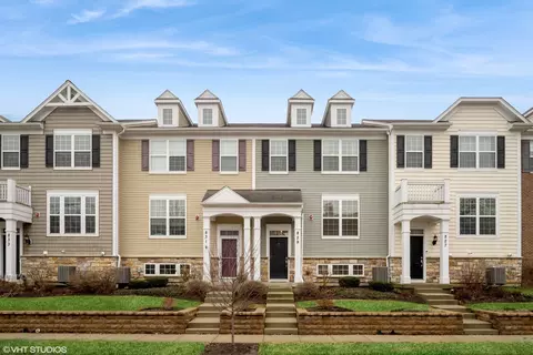 829 E Hamlin Ln, Arlington Heights, IL 60004