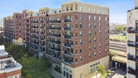 833 W 15th Pl #601, Chicago, IL 60608