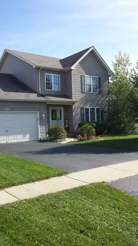 1521 Portage Ln, Woodstock, IL 60098