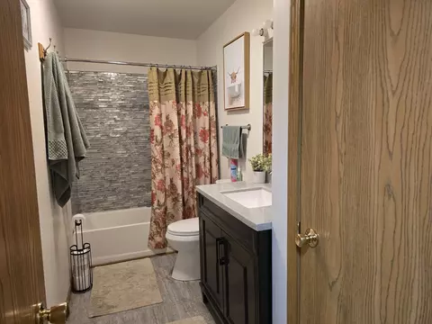 Bath - 26018 W Marshall Ave, Ingleside, IL 60041 photo 1 of 6