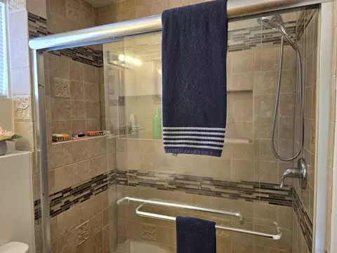 Bath - 26018 W Marshall Ave, Ingleside, IL 60041 photo 5 of 6