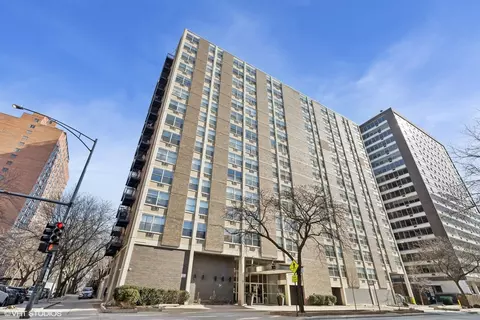 3033 N Sheridan Rd #404, Chicago, IL 60657