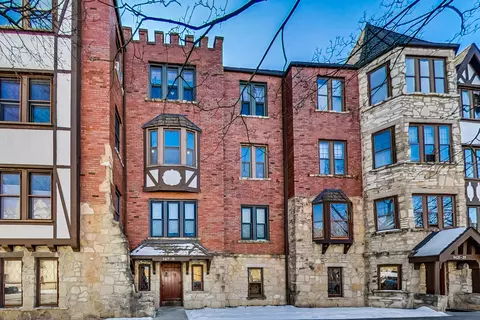 3419 W Hollywood Ave #2-B, Chicago, IL 60659