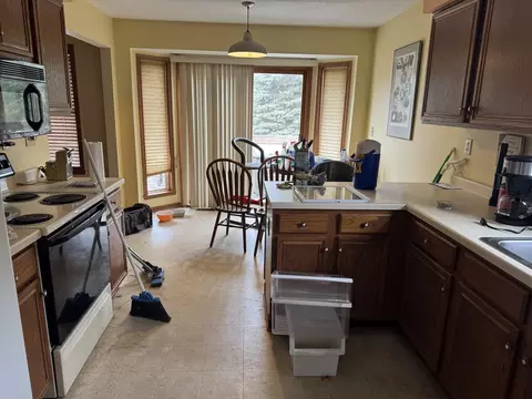 927 Quill Dr, Roscoe, IL 61073 photo 4
