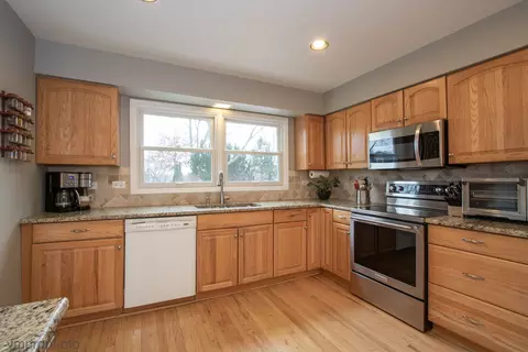 4145 Williams Ct, Hoffman Estates, IL 60192 photo 7