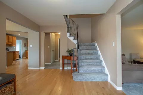 4145 Williams Ct, Hoffman Estates, IL 60192 photo 2