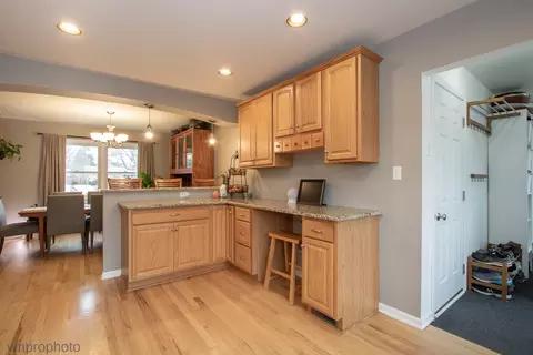 4145 Williams Ct, Hoffman Estates, IL 60192 photo 8