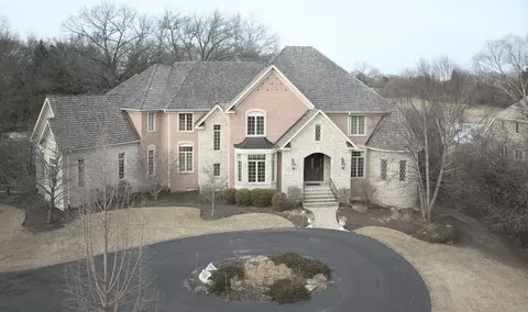 66 S Wynstone Dr, North Barrington, IL 60010