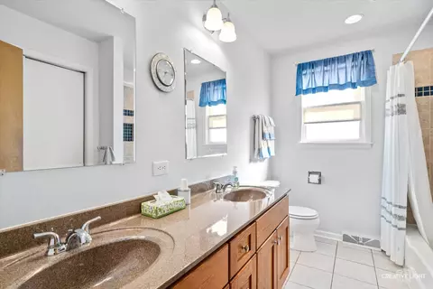 541 Maple Ln, Darien, IL 60561 photo 11