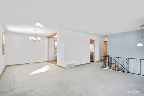 541 Maple Ln, Darien, IL 60561 photo 7