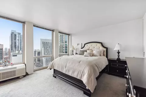 Bedroom - 111 E Chestnut St #29E, Chicago, IL 60611 photo 1 of 5