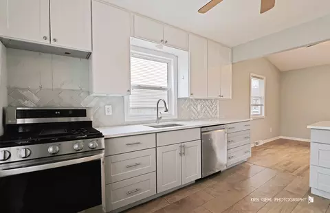 Kitchen - 515 Deerpath Dr, Mchenry, IL 60051 photo 3 of 3