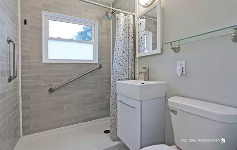 Bath - 515 Deerpath Dr, Mchenry, IL 60051 photo 1 of 1
