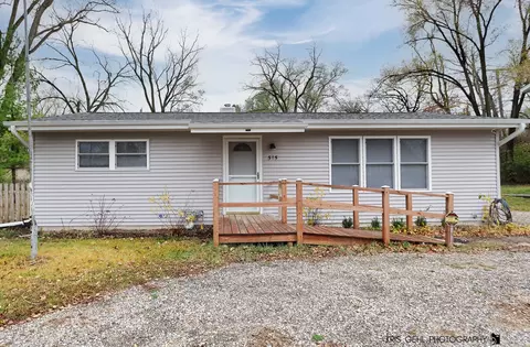 515 Deerpath Dr, Mchenry, IL 60051