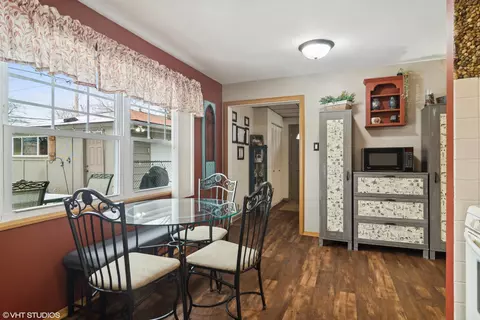 Dining - 460 Flagstaff Ln, Hoffman Estates, IL 60169 photo 1 of 1