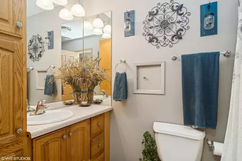 Bath - 460 Flagstaff Ln, Hoffman Estates, IL 60169 photo 1 of 1