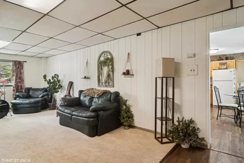 Living - 460 Flagstaff Ln, Hoffman Estates, IL 60169 photo 3 of 3