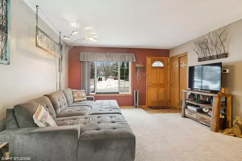 Living - 460 Flagstaff Ln, Hoffman Estates, IL 60169 photo 1 of 3