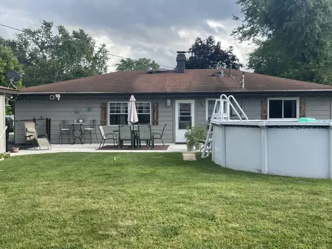 Exterior - 460 Flagstaff Ln, Hoffman Estates, IL 60169 photo 1 of 4