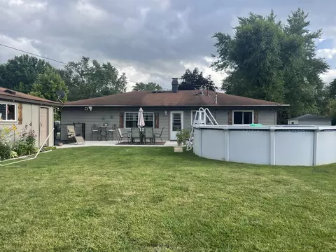 Exterior - 460 Flagstaff Ln, Hoffman Estates, IL 60169 photo 3 of 4