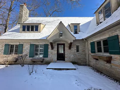 1745 Shore Acres Dr, Lake Bluff, IL 60044