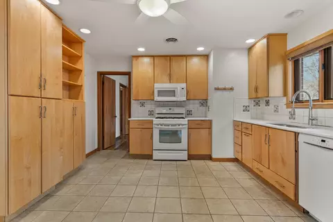Kitchen - 4 Normandy Pl, Champaign, IL 61821 photo 2 of 4