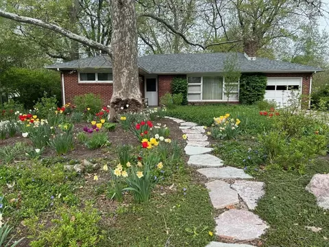 4 Normandy Pl, Champaign, IL 61821