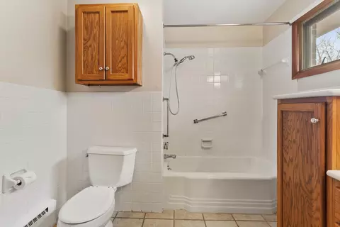 Bath - 4 Normandy Pl, Champaign, IL 61821 photo 3 of 3