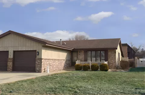 1112 Briarcrest Dr, Ottawa, IL 61350