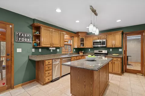 17543 W Hawk Ct, Gurnee, IL 60031 photo 3