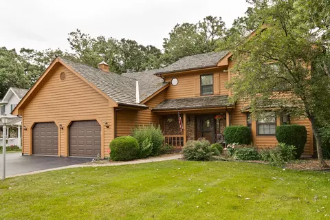 17543 W Hawk Ct, Gurnee, IL 60031