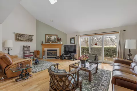Living - 540 Philip Dr, Bartlett, IL 60103 photo 1 of 2