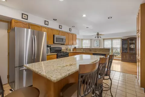 Kitchen - 540 Philip Dr, Bartlett, IL 60103 photo 2 of 2