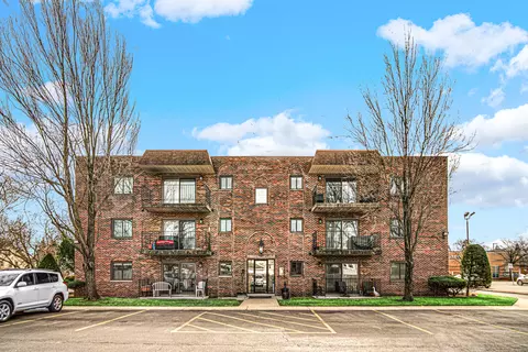 1940 183rd St #1B, Homewood, IL 60430