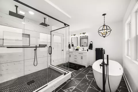 Bath - 1000 Delles Rd, Wheaton, IL 60189 photo 2 of 6