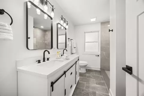 Bath - 1000 Delles Rd, Wheaton, IL 60189 photo 3 of 6