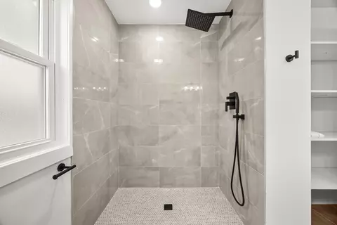 Bath - 1000 Delles Rd, Wheaton, IL 60189 photo 4 of 6