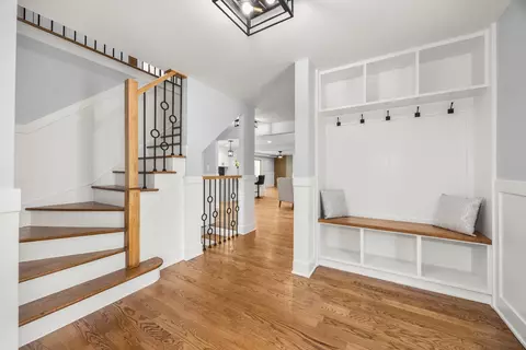 Entry Way - 1000 Delles Rd, Wheaton, IL 60189 photo 1 of 1