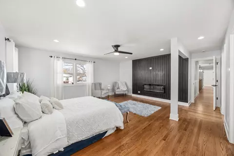 Bedroom - 1000 Delles Rd, Wheaton, IL 60189 photo 2 of 4